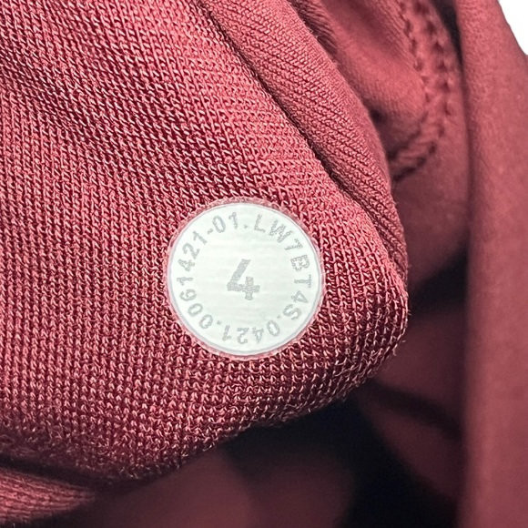Lululemon Align Short 8"
Red Merlot
Size 4 - Picture 4 of 5